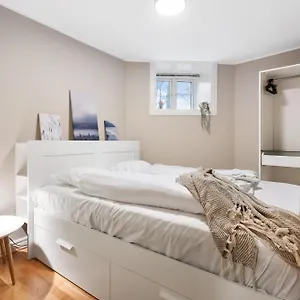 Apartamento New! Modern City Apt: Central W/ Private Entrence, Bergen